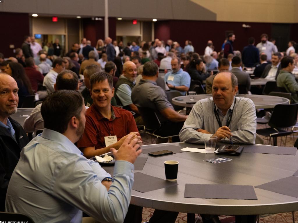 សន្និបាត និងសិក្ខាសាលា: ការបង្កើនចំណេះដឹង និងបង្ការសហគមន៍